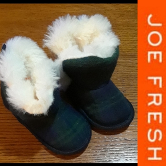 Size M baby plaid tartan fluffy booty slippers - Picture 13 of 15